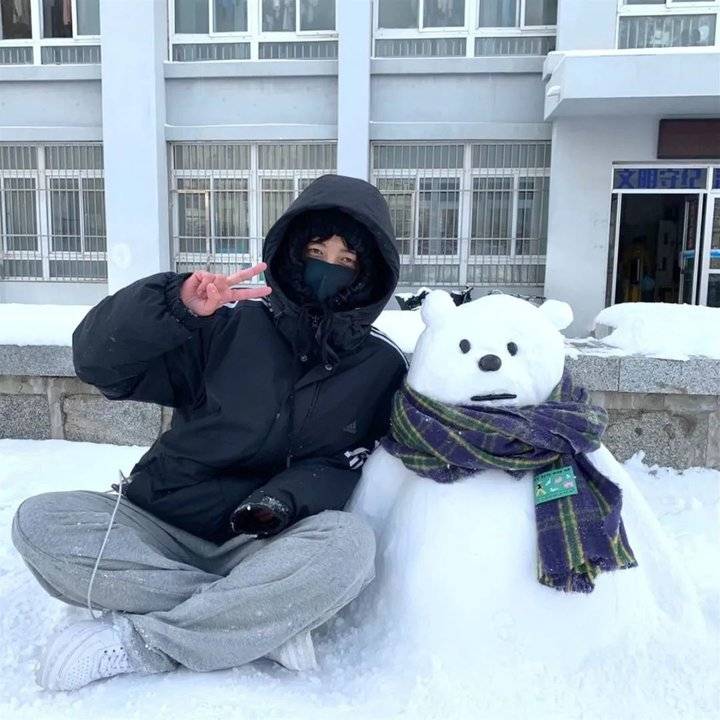 大雪后的山东商务职业学院，分外清澄明澈