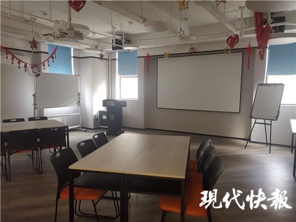 一小时五元到千元不等，租个房间来上班？“共享办公室”在南京火起来