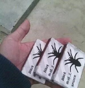 男的接吻为什么总要摸胸啊？（穹妹兔女郎紫色皮肤）