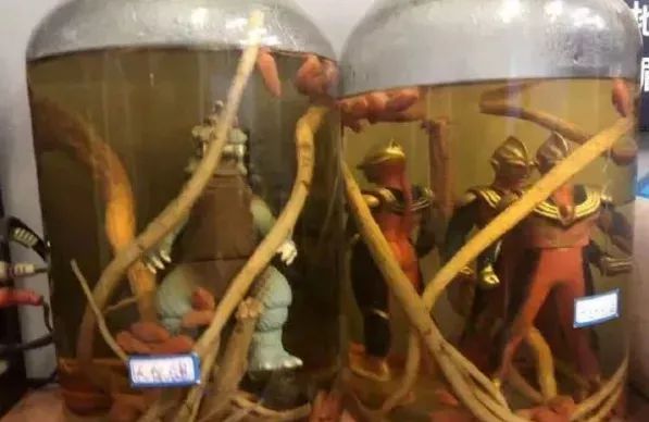 男的接吻为什么总要摸胸啊？（穹妹兔女郎紫色皮肤）