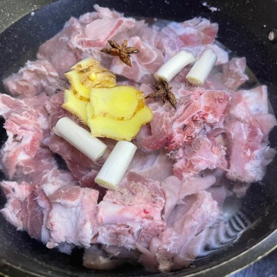 煲骨头汤的正确方法（教你做香浓味美的骨头汤）