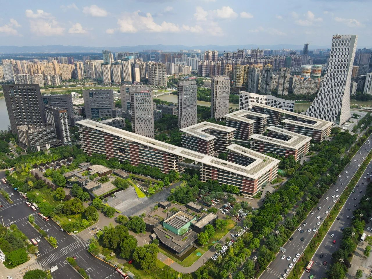 跃升！成都电子信息产业迈入“万亿级”