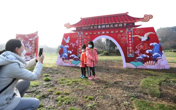 “回家有风险，钱包还会扁！”武汉这些横幅花式留人