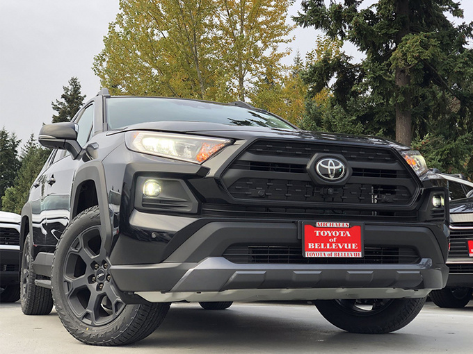 丰田全新RAV4越野版实拍！搭2.5L引擎+四驱系统，配黑色外观套件