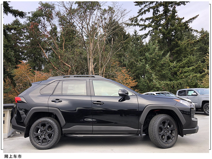 丰田全新RAV4越野版实拍！搭2.5L引擎+四驱系统，配黑色外观套件