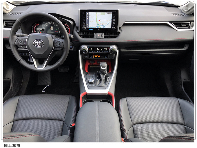 丰田全新RAV4越野版实拍！搭2.5L引擎+四驱系统，配黑色外观套件