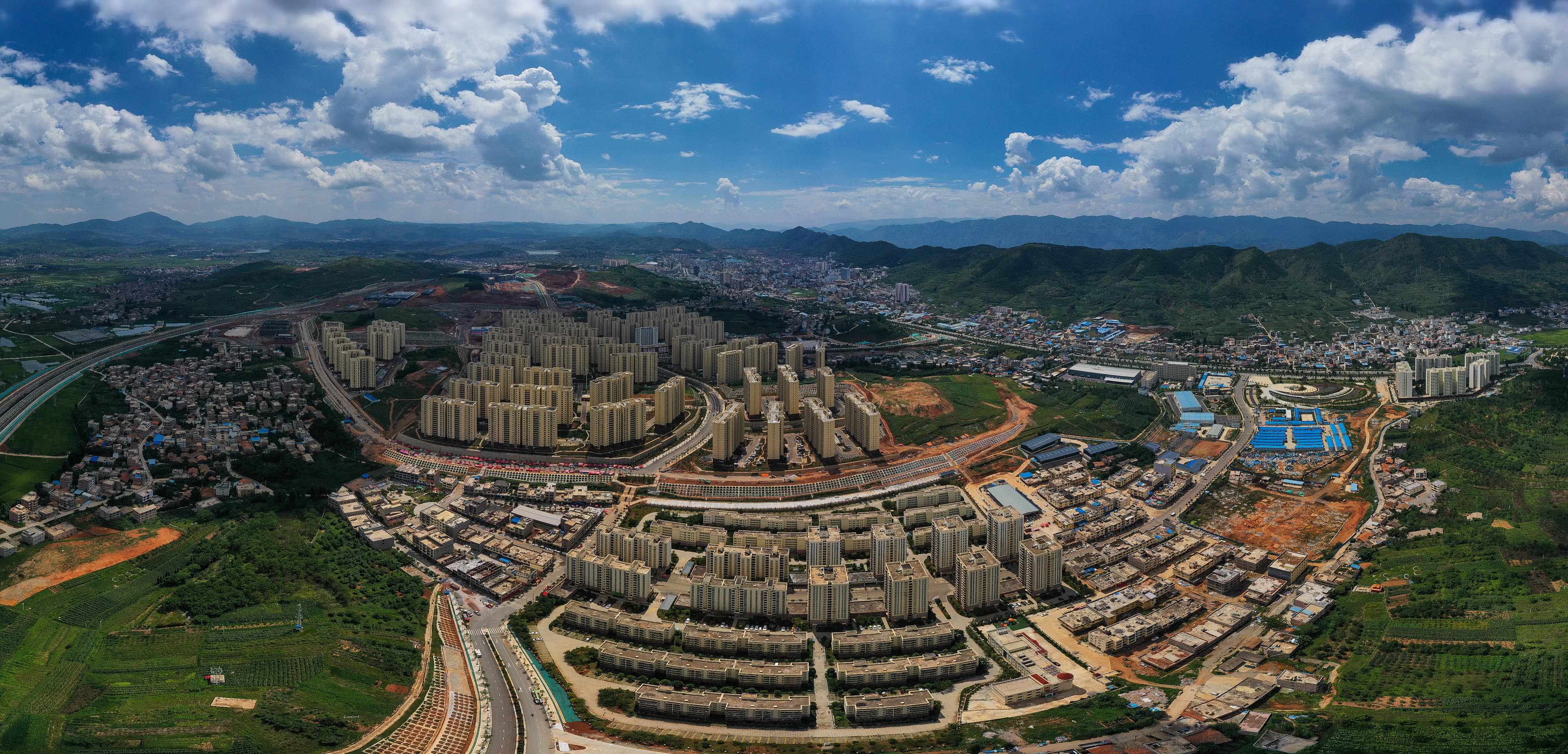 中国宣告消除千年绝对贫困