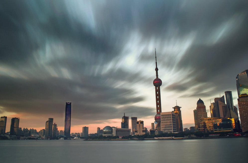 上海新能源车市场全国最火背后：拍牌价超9万，代拍业务火爆，中介费最高达3万