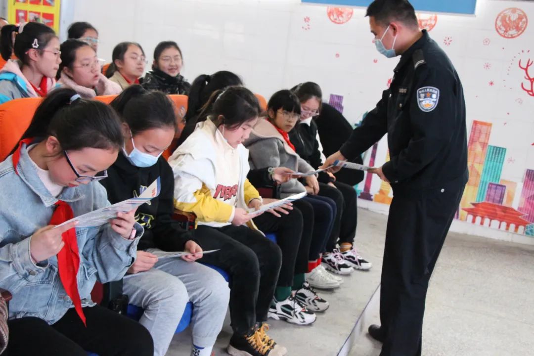 警校共育 呵护成长丨ꕥ 特别的礼物 送给少年的你 ꕥ