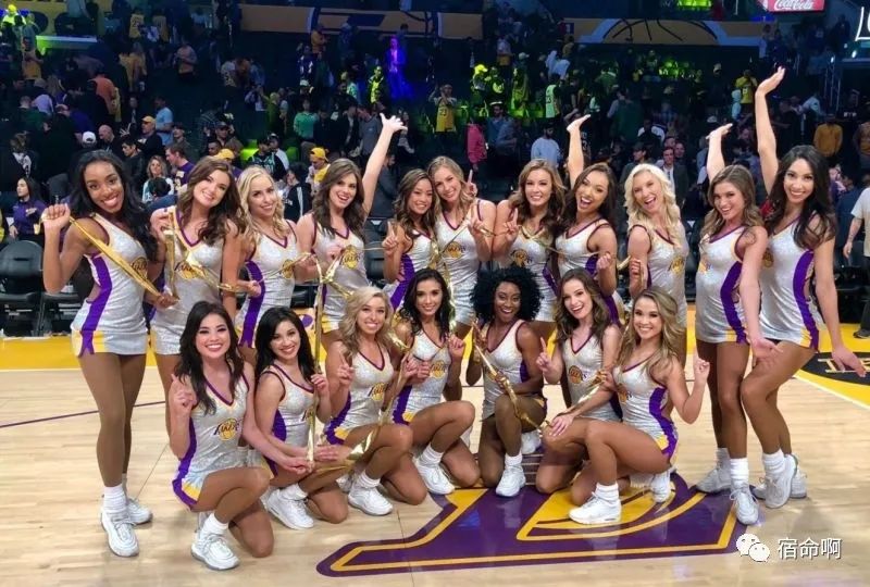 湖人拉拉队(LakerGirls～湖人啦啦队是NBA最受欢迎的啦啦队之一)