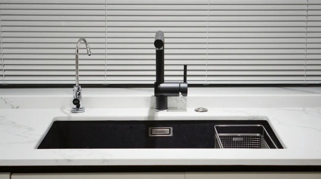 到底哪种厨房水槽最好用？这份水槽挑选安装攻略一定要看