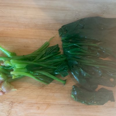 焙煎芝麻酱的做法（5步快速做出焙煎芝麻菠菜沙拉）