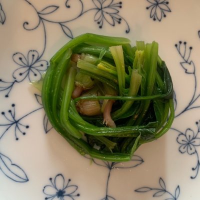 焙煎芝麻酱的做法（5步快速做出焙煎芝麻菠菜沙拉）