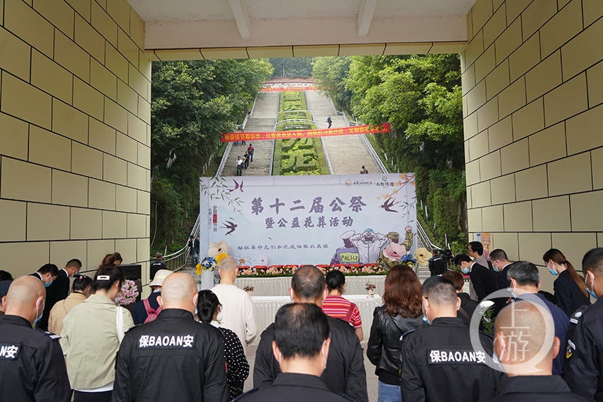 鲜花献逝者花葬、树葬等生态安葬方式获市民点赞