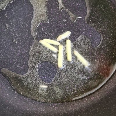 虾仁炒蛋的做法（15步教你如何做出香嫩的虾仁炒蛋）
