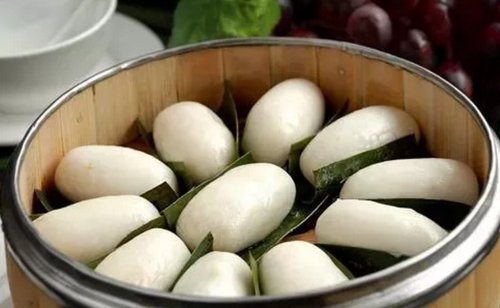 图源 | 荣昌微旅游荣昌万灵古镇上的艾粑也是本地人喜爱的小吃,逢年