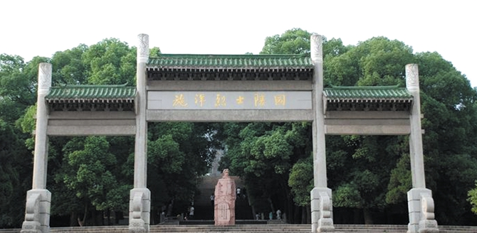 心系劳苦大众的“劳工律师”，遇害后数千人跪地痛哭为他扶灵