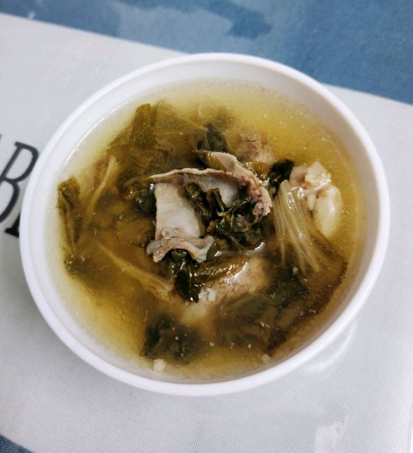 晒干的白菜的家常做法（白菜干猪骨汤的做法与禁忌）