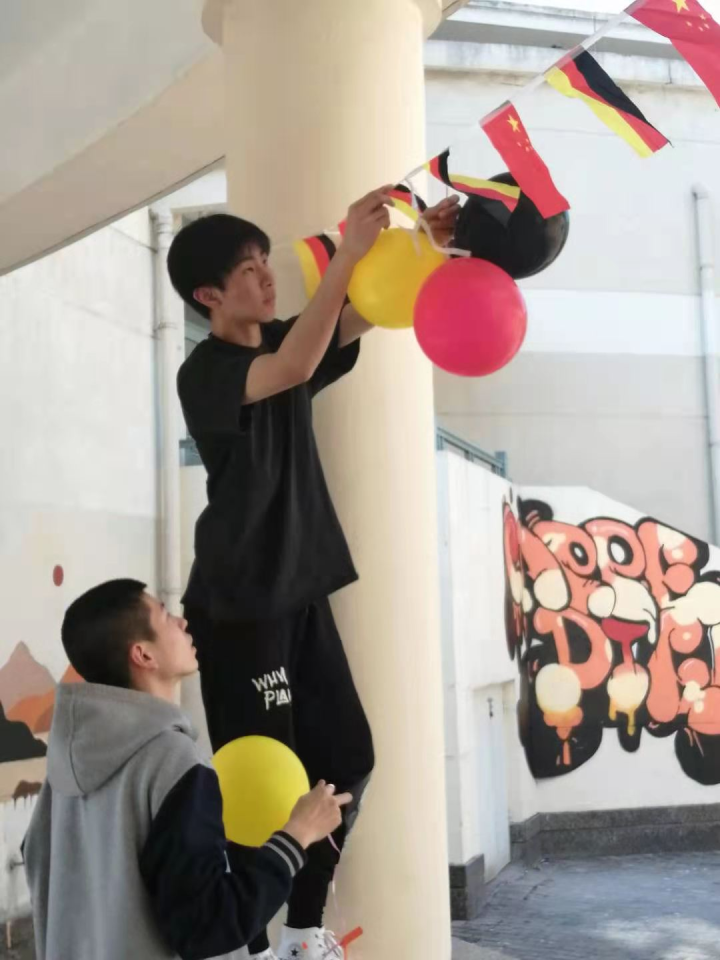 每年都有学生、家长从四面八方赶来参加，绿城育华学校德语文化周全面升级 学生沉浸式体验德国文化