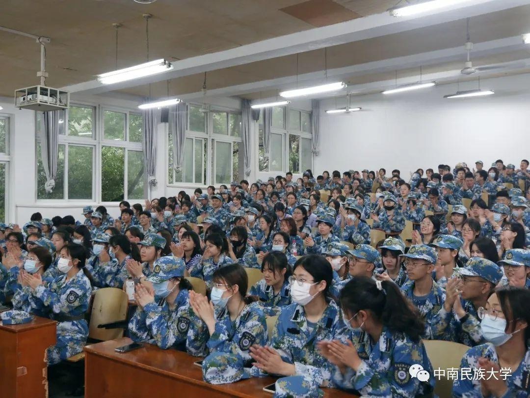 军训结束时间是5月8日(军训纪实第一章 | 五月的帅气，来自2020级民大人的军训大片)