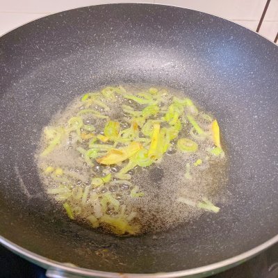 小白菜豆腐汤怎么做好吃（鲜香味美的小白菜肉丸豆腐汤）