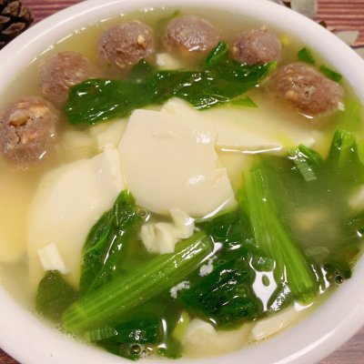 小白菜豆腐汤怎么做好吃（鲜香味美的小白菜肉丸豆腐汤）