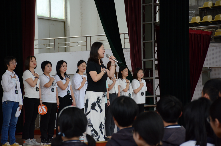 心理辅导这样做！成都这群高考生狂踩气球，向压力说“拜拜”