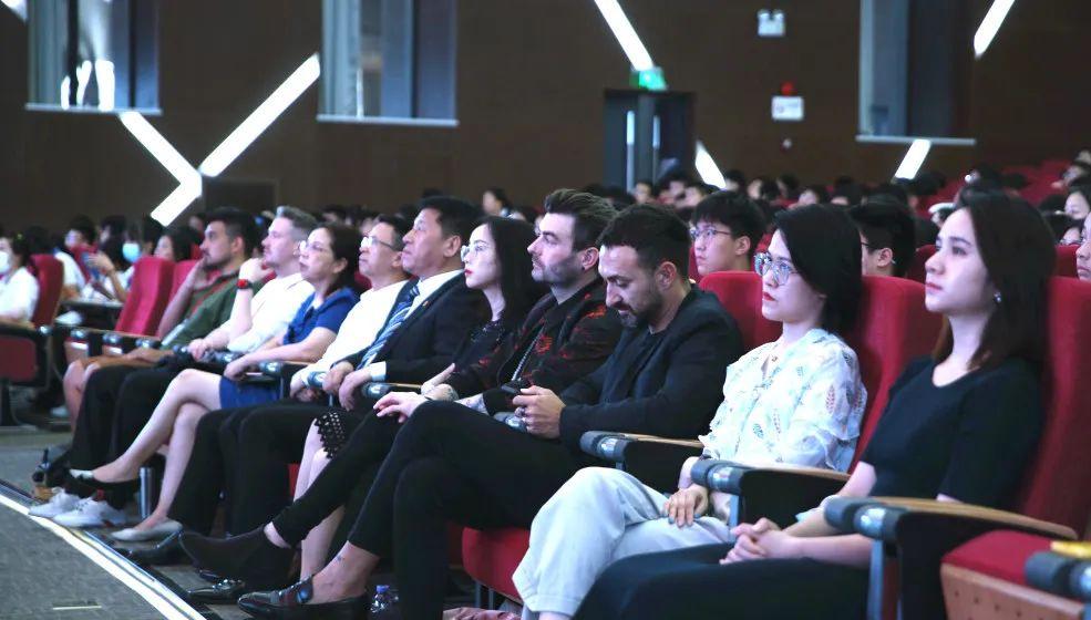 提升学生艺术素养，深圳一学校国际艺术中心正式启动