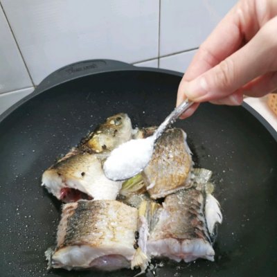 红烧草鱼块的做法,红烧草鱼块的做法 最正宗的做法