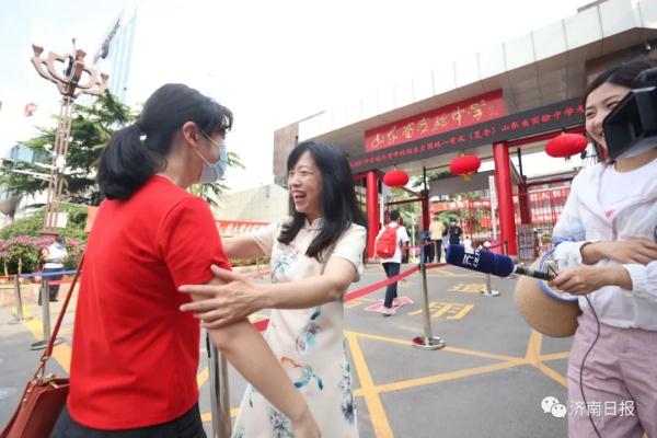 直击高考首日！现场大图来袭！一起来“陪考”吧