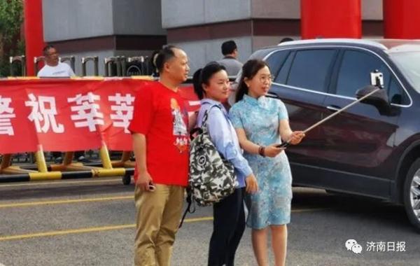 直击高考首日！现场大图来袭！一起来“陪考”吧