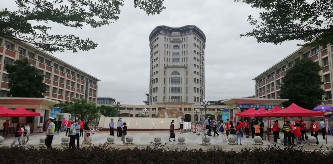 今天 , 泉州一中、泉州五中、泉州七中、泉州九中……这一幕幕，看完泪奔