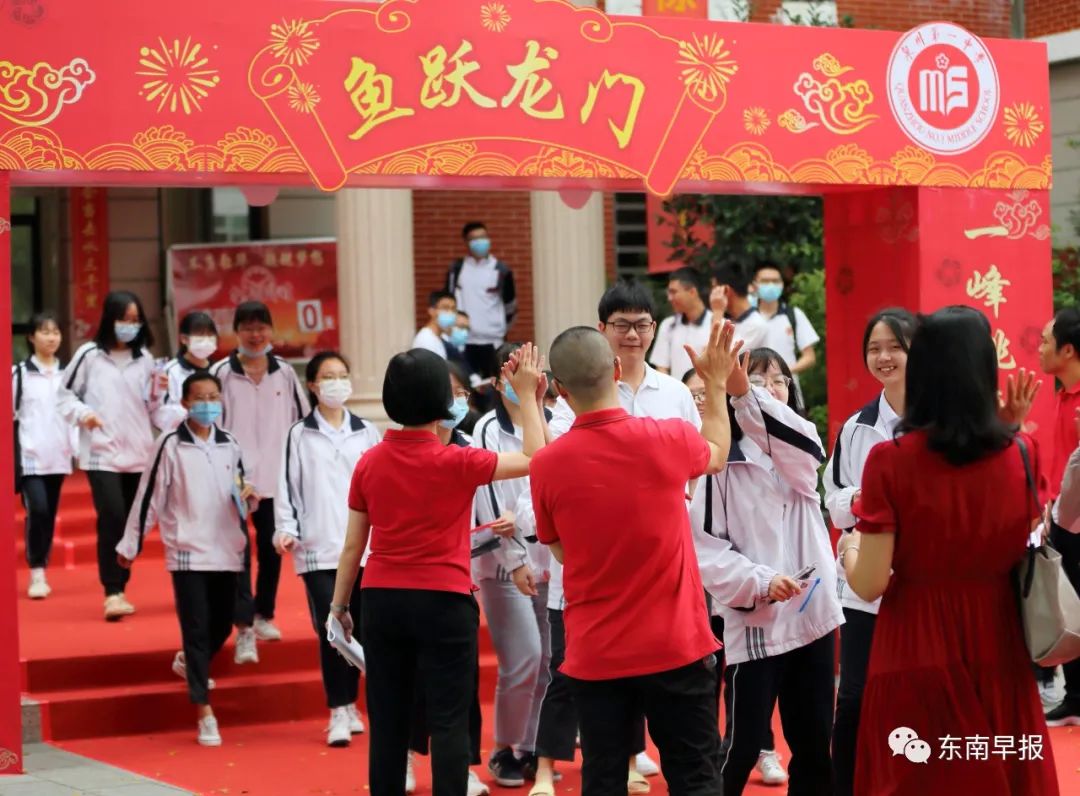 今天 , 泉州一中、泉州五中、泉州七中、泉州九中……这一幕幕，看完泪奔
