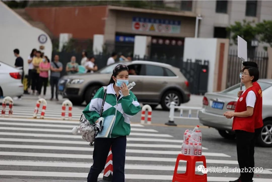 今天 , 泉州一中、泉州五中、泉州七中、泉州九中……这一幕幕，看完泪奔