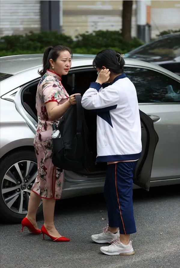 今天 , 泉州一中、泉州五中、泉州七中、泉州九中……这一幕幕，看完泪奔