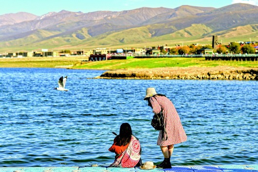 青海湖“水—鸟—鱼”系统保护不断向好中国最大内陆咸水湖的生态文明实践
