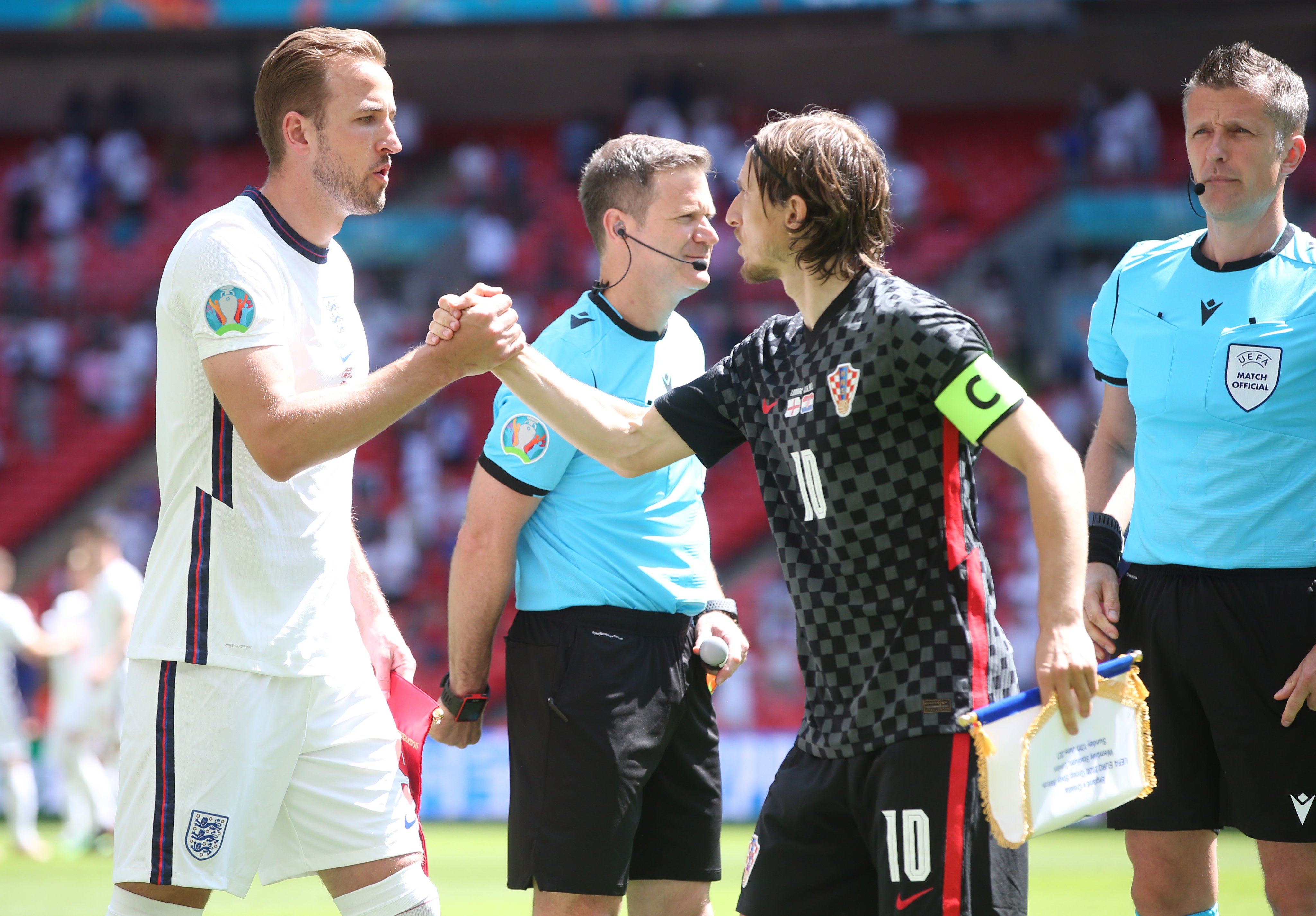 英国vs克罗地亚世界杯(英格兰1-0复仇克罗地亚：打破首秀不胜纪录，斯特林建功)