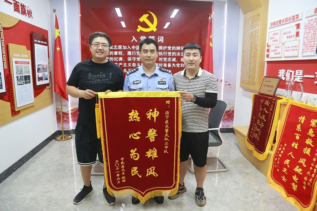 “你好，请求交警开路！”孩子受伤急需送医，济南街头8分钟暖心救援