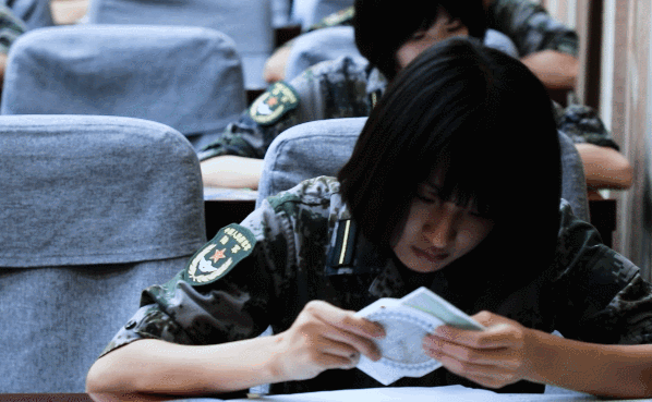 陆军飞行员小姐姐，惊艳全网