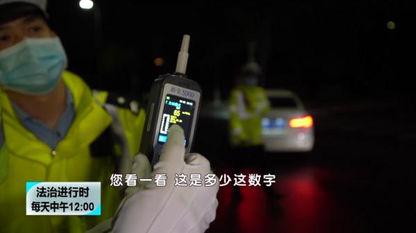 北京交警查酒时遇奇葩:司机躺地上高喊“打我”,随后又苦苦求饶