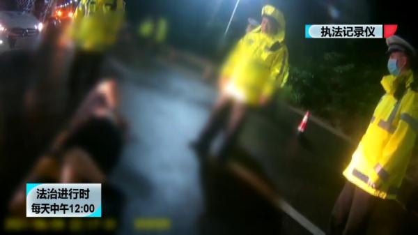 北京交警查酒时遇奇葩:司机躺地上高喊“打我”,随后又苦苦求饶