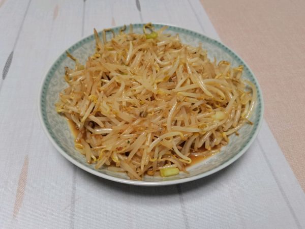 炒绿豆芽怎么做（家常版清炒绿豆芽的秘籍分享）