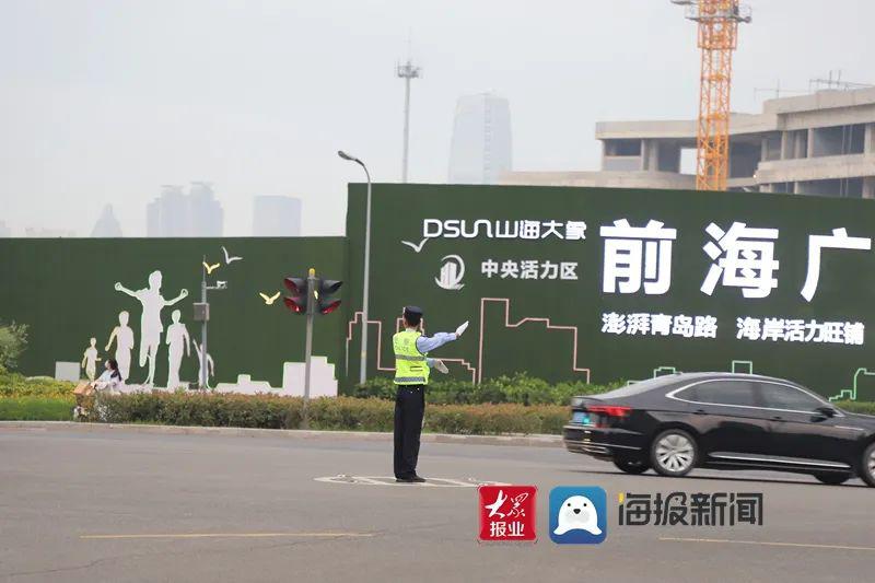 “他动了!”烈日下,日照路口这一幕,火了