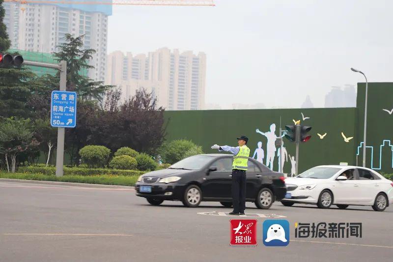 “他动了！”烈日下，日照路口这一幕，火了