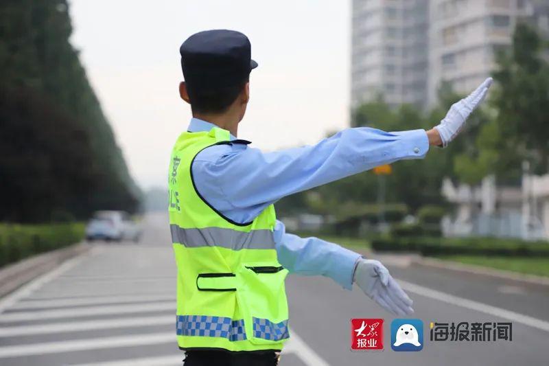 “他动了！”烈日下，日照路口这一幕，火了