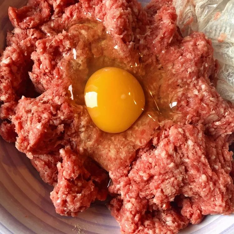 牛肉汉堡肉饼做法（超详细汉堡牛肉饼的制作教程）