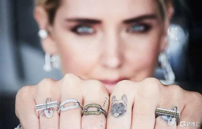 买不起Tiffany，看不上地摊货，这届年轻人爱上百元APM