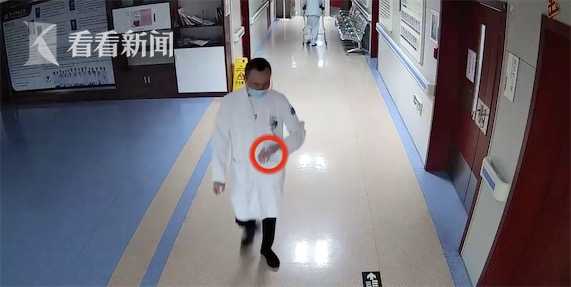 救人要紧！输液到一半 他突然拔掉针管冲了出去