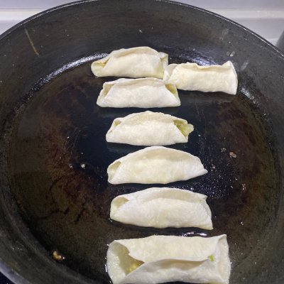 锅贴的做法(家常版锅贴这样做好看好吃又解馋)