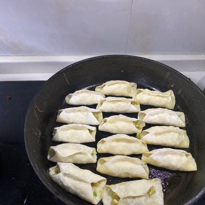 锅贴的做法(家常版锅贴这样做好看好吃又解馋)
